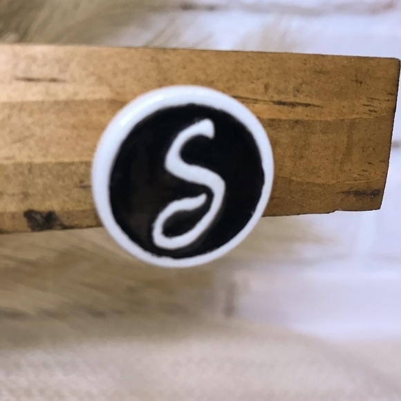 Vintage Enamel Coated Ceramic Initial S Screw-On Earrings - Picture 3 of 8